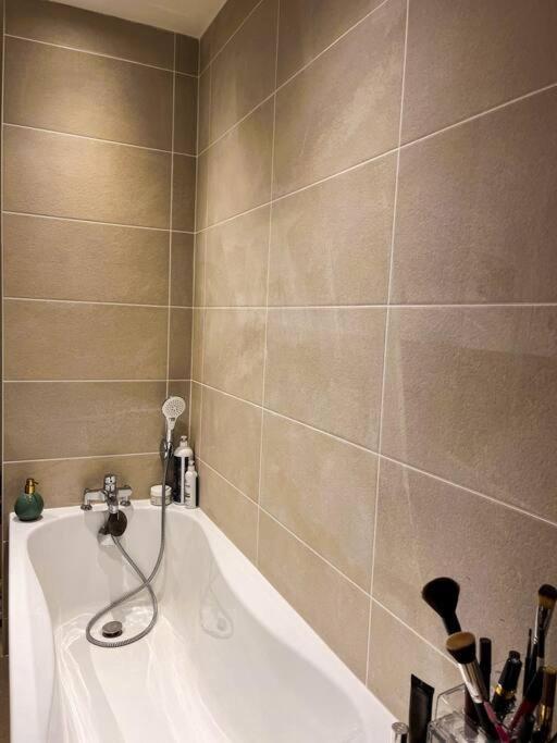 Appartement Charmant Et Calme Dans L'Herault Poussan Extérieur photo